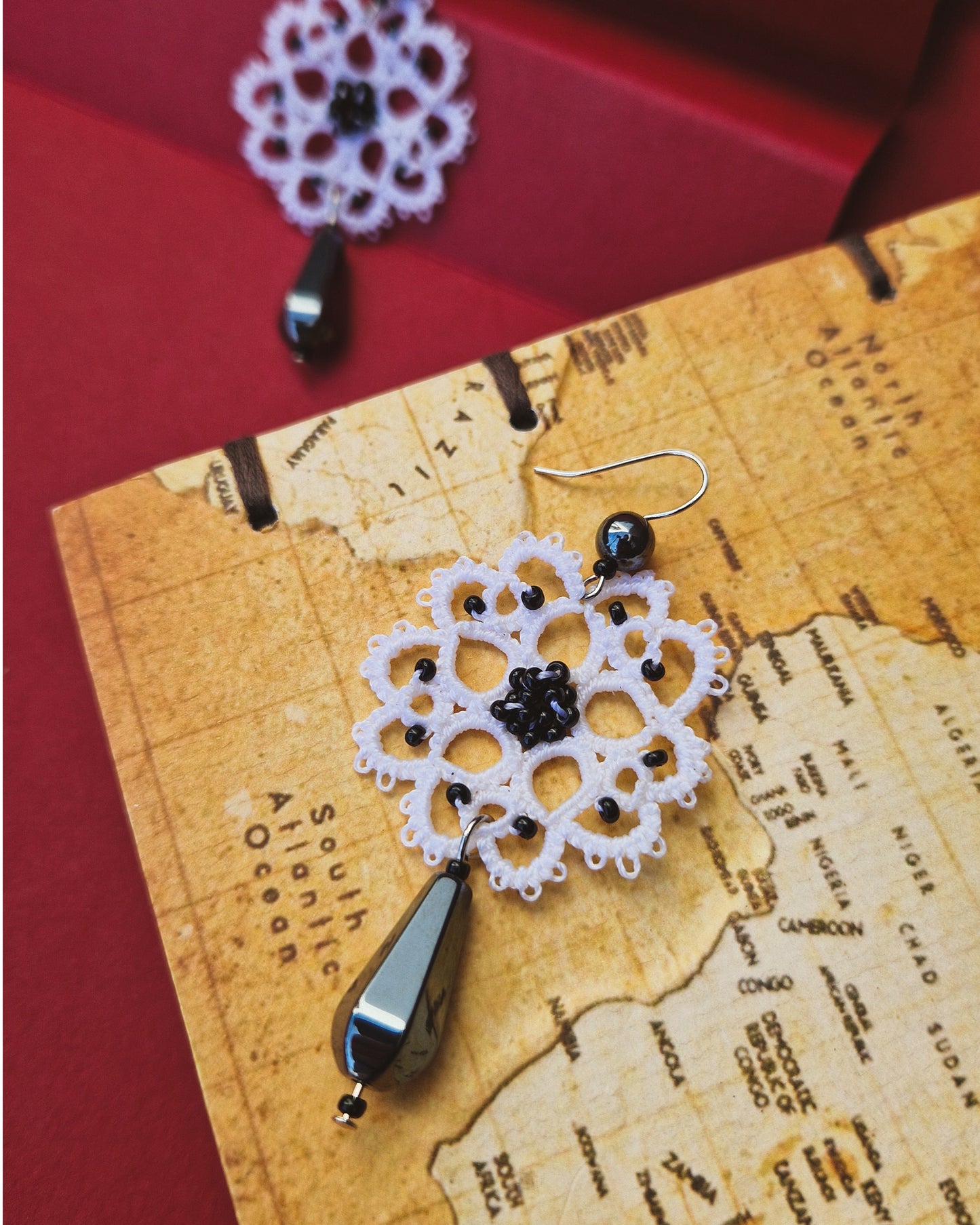 Atena Notturna | Tatting Lace Earrings