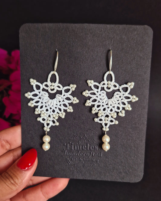 Afrodite – Tatting Lace Earrings with Dangling Pearls